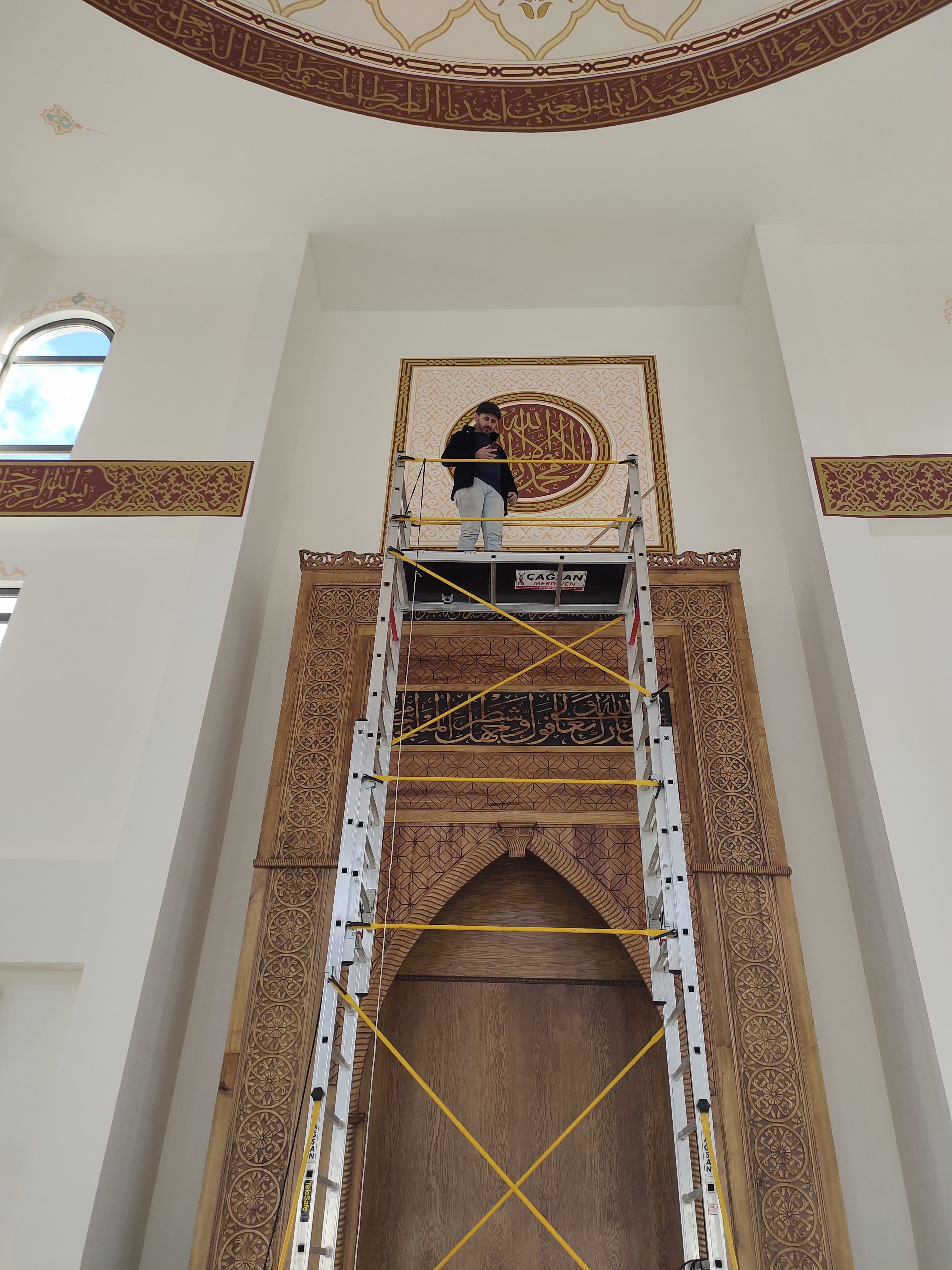 Cami mihrap temizliği